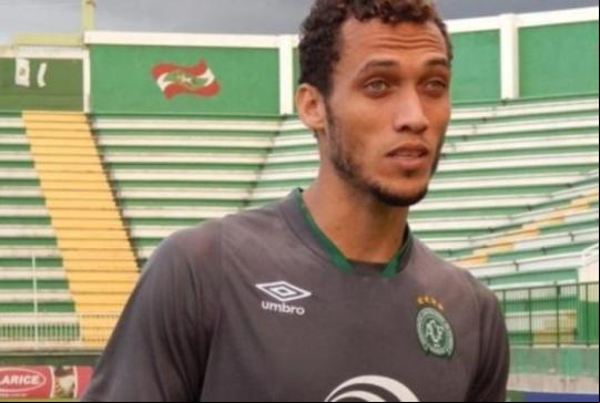 Neto é informado da morte de colegas da Chape, 13 dias após acidente
