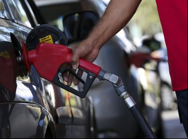Petróleo bate US$ 120 por barril e pressiona Petrobras