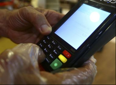Banco Central estabelece limite de cobrança de taxas nas máquinas de cartão