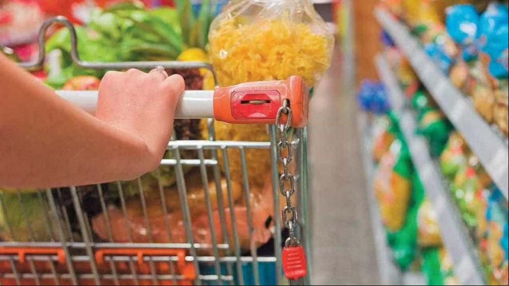 Inflação da cesta básica encosta em 16% em 12 meses