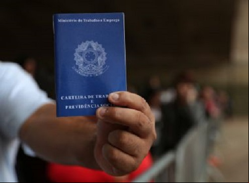 Saque do FGTS deve ar a ser isento de tarifa de transferência bancária