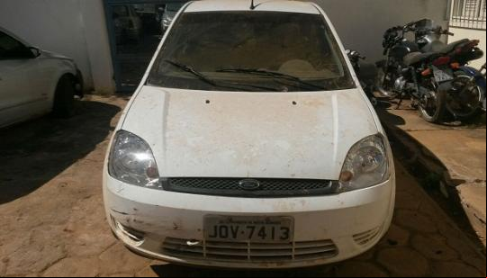LIVRAMENTO: POLÍCIA MILITAR APREENDE CARRO ABANDONADO COM PLACA ADULTERADA PRÓXIMO AO TERMINAL RODOVIÁRIO