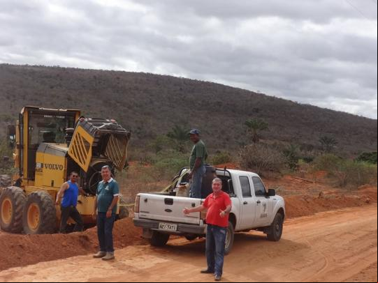 ABAÍRA: PREFEITURA REALIZA RECUPERAÇÃO DE ESTRADAS VICINAIS 