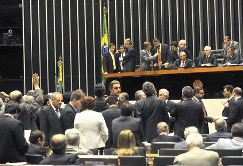 Câmara aprova teto máximo para campanhas de vereador e deputado