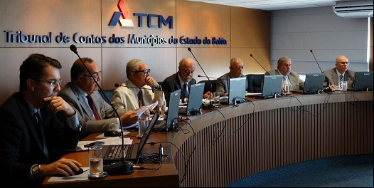 Gestores são punidos por compra de diplomas de mérito